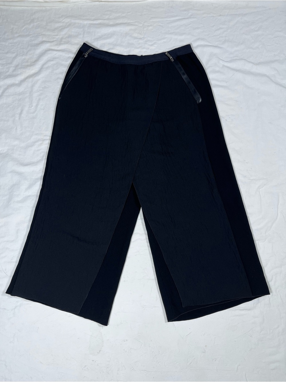 Elie Tahari Bergdorf Goodman Black Flowy Capris with Sheer Overlay Womens Size 6